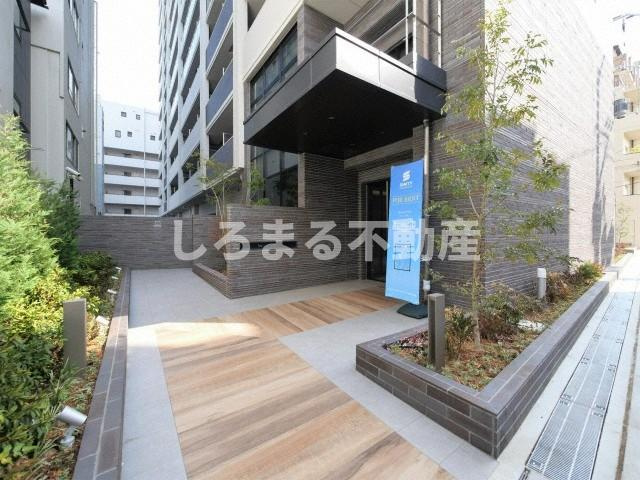 レジュールアッシュNAMBAのエントランス