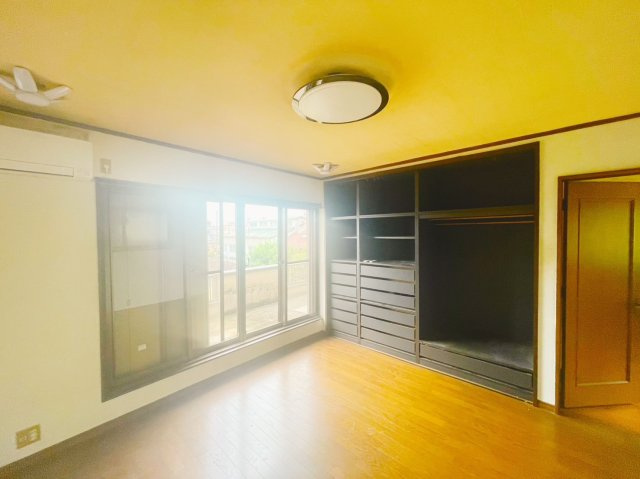 入間市西三ツ木中古住宅　倉庫+離れ付きの洋室