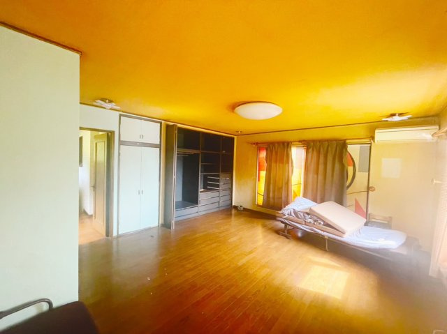 入間市西三ツ木中古住宅　倉庫+離れ付きの洋室