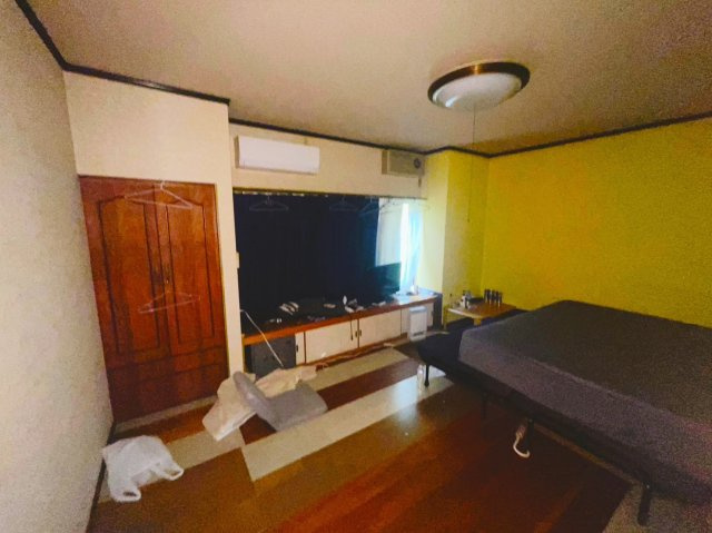 入間市西三ツ木中古住宅　倉庫+離れ付きの洋室