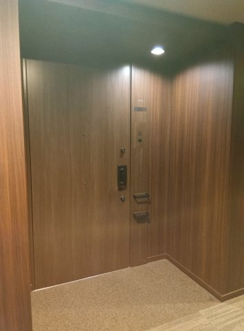 ブランズタワー・ウェリス心斎橋SOUTHの玄関