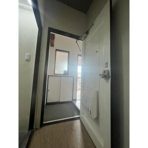 アイサンビルの玄関