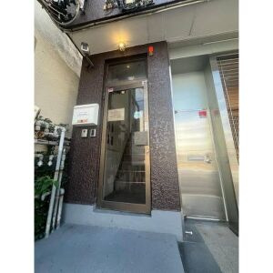 アイサンビルのエントランス