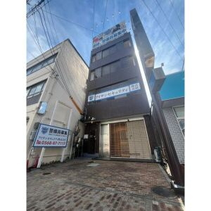 アイサンビルの外観