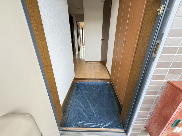 高そねマンションの玄関