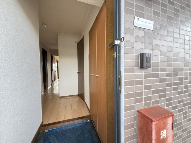 高そねマンションの玄関