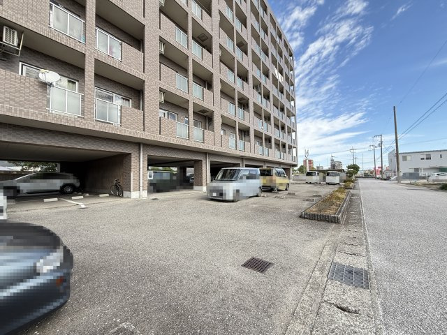 高そねマンションの駐車場