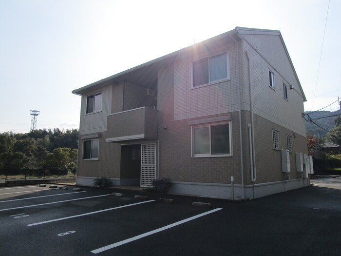 ワレア城前　B棟