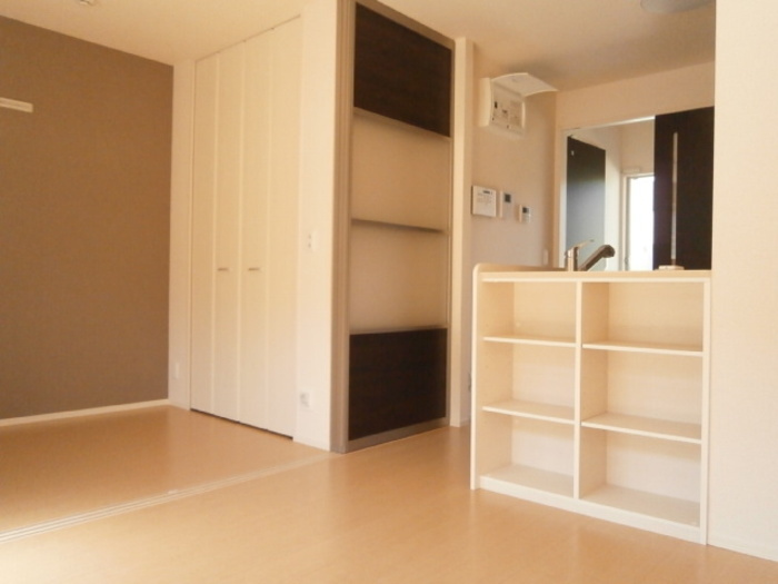 プログレスⅠA棟の居間・リビング|明るいリビングです☆