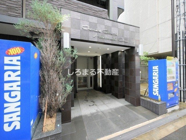 ジュネーゼグラン本町EASTのエントランス