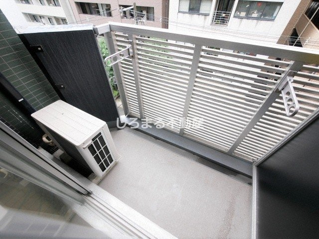 ジュネーゼグラン本町EASTのバルコニー