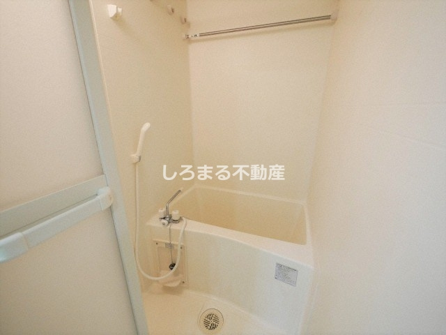 ジュネーゼグラン本町EASTの浴室