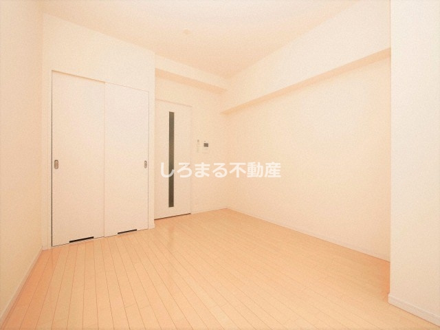 ジュネーゼグラン本町EASTの居間・リビング