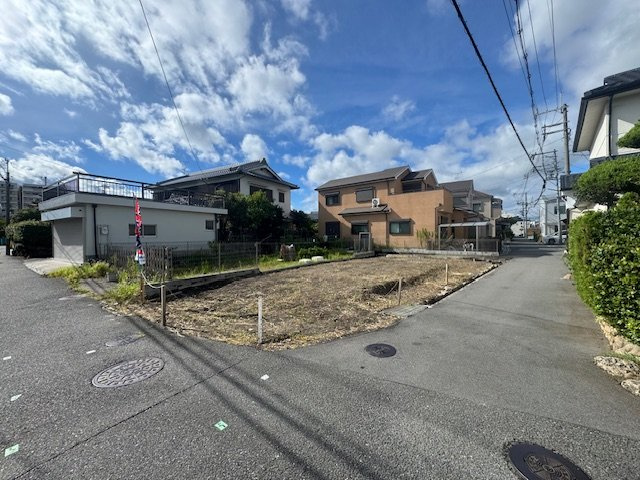 茨木市上穂積２丁目築条件付売土地の前面道路含む現地写真