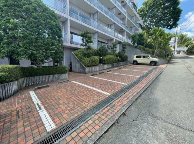 レジーナヴィラ熱海の駐車場