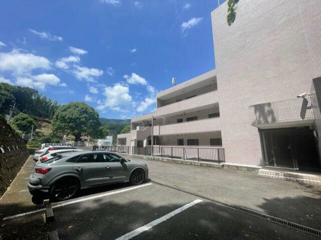 レジーナヴィラ熱海の駐車場