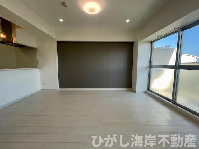 平塚スカイハイツの居間・リビング|新規リフォーム完了！　13帖　LDK