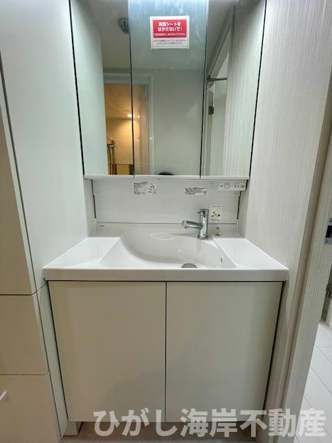 平塚スカイハイツの独立洗面台|新規リフォーム完了！　三面鏡化粧台