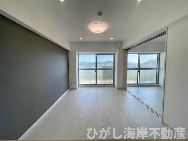 平塚スカイハイツの居間・リビング|新規リフォーム完了！　13帖　LDK