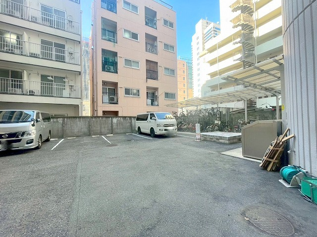 ニュー大阪ハイツの駐車場