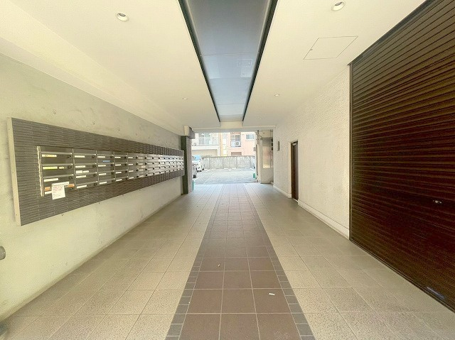 ニュー大阪ハイツのエントランス