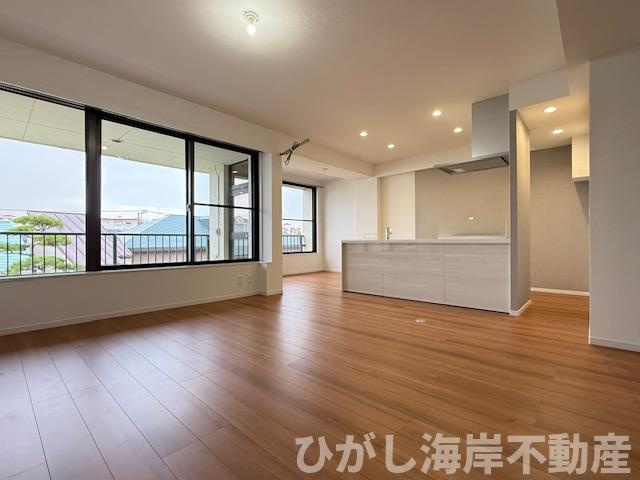 茅ヶ崎ガーデンハウス16の居間・リビング|新規リフォーム完了！　21.7帖　LDK