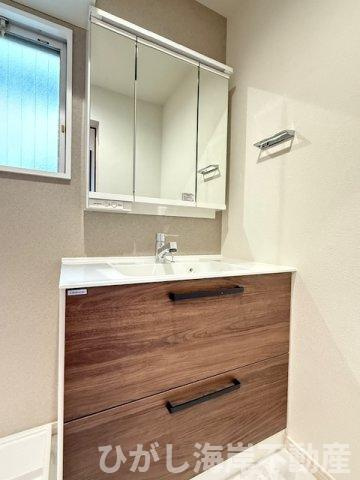 茅ヶ崎ガーデンハウス16の独立洗面台|新規リフォーム完了！　三面鏡化粧台