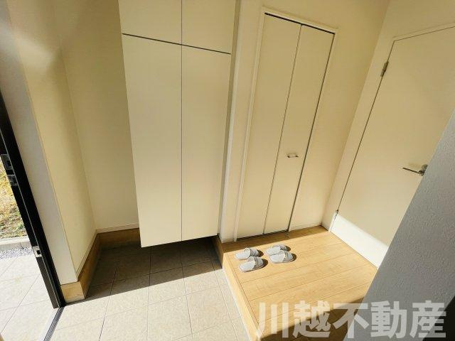 川越駅徒歩圏内　南西道路で日当たり良好の玄関|お住み替え相談も得意です