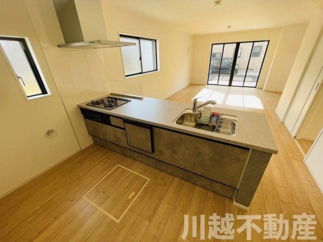 川越駅徒歩圏内　南西道路で日当たり良好のキッチン|不動産売却相談賜ります