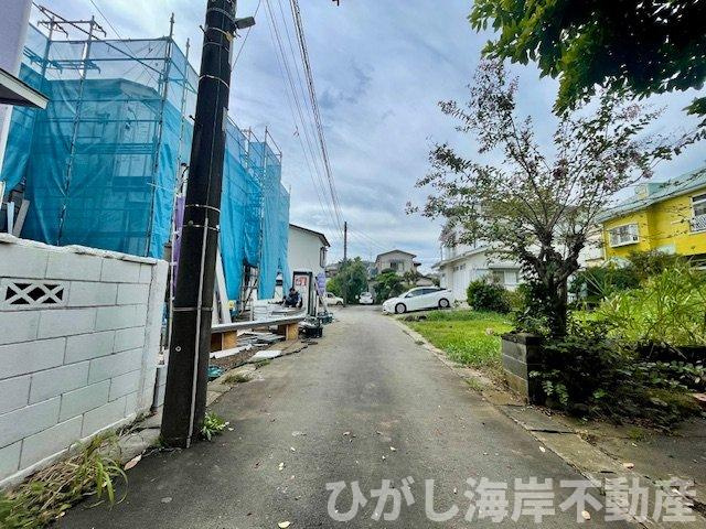 中郡大磯町生沢　新築戸建　の前面道路含む現地写真|9月14日撮影　建築中　現地外観