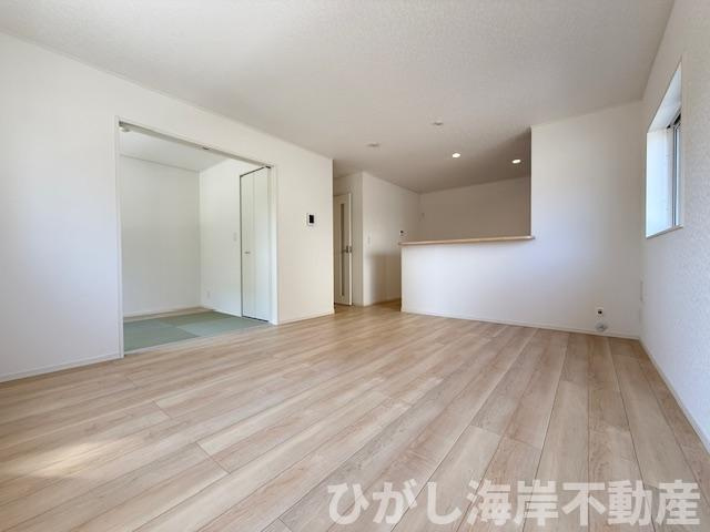 平塚市東真土１丁目　新築戸建　全４棟の居間・リビング|15.5帖　LDK