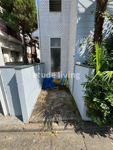 ラヴニール志木4のエントランス