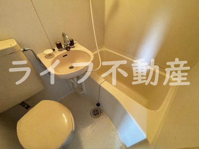 ピースハイツ長堂A棟の浴室|コンパクトで使いやすいお風呂です