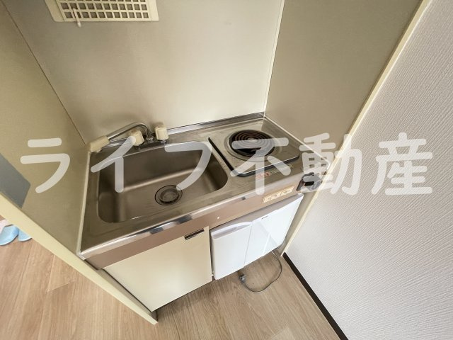 ピースハイツ長堂A棟のキッチン|コンパクトなキッチンで掃除もラクラク