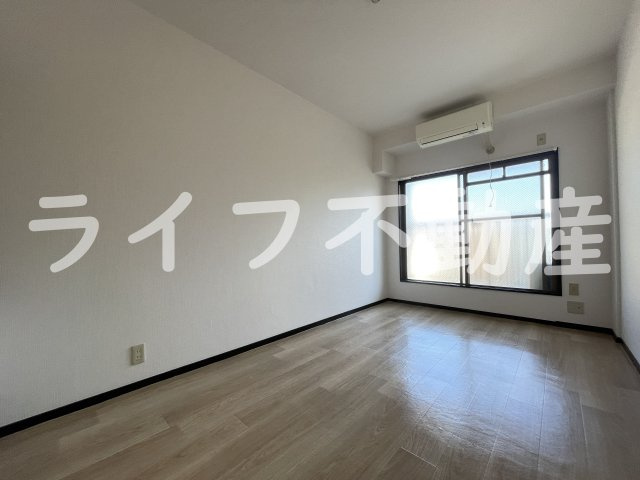 ピースハイツ長堂A棟の居間・リビング|使いやすいリビングです