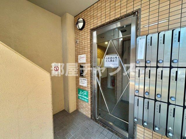 秀明館のエントランス