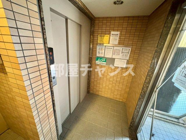 秀明館のロビー