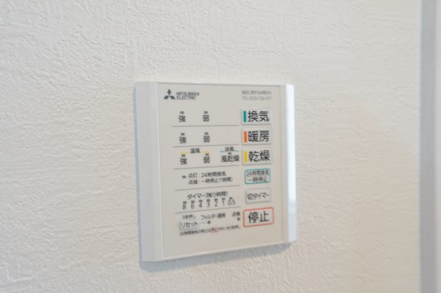 【宮沢2丁目】デザイン性の高い新築戸建｜16帖以上LDK×南向きで陽当たり良好｜パントリー・小屋裏収納付の浴室|雨の日や花粉の季節でも安心して洗濯物を乾かせる浴室乾燥機付き。換気機能も備え、カビ対策や浴室内の空気環境を快適に保ちます。