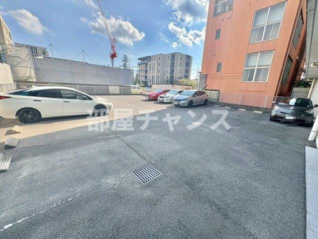 aLATO白壁(旧レジディア白壁)の駐車場