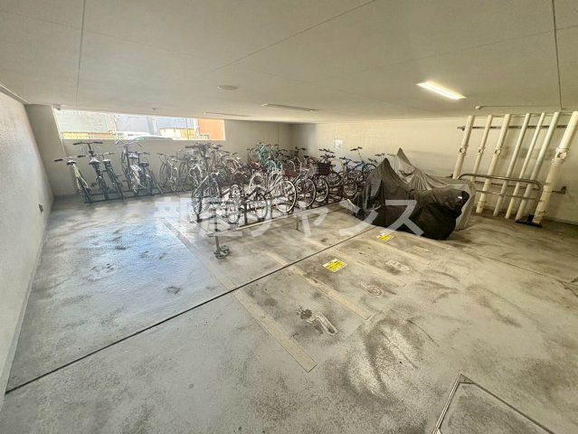 aLATO白壁(旧レジディア白壁)の駐車場