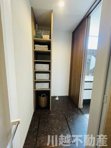 注文住宅のお手本になった展示場を家具付きフル装備で！のランドリースペース|お子様が飽きない環境が整っています