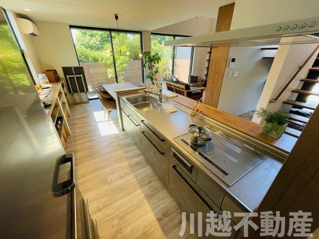 注文住宅のお手本になった展示場を家具付きフル装備で！のキッチン|お住み替え相談も得意です