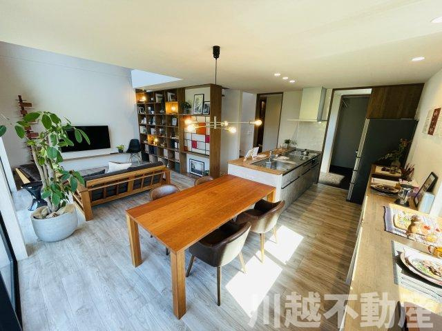 注文住宅のお手本になった展示場を家具付きフル装備で！の居間・リビング|不動産売却相談賜ります