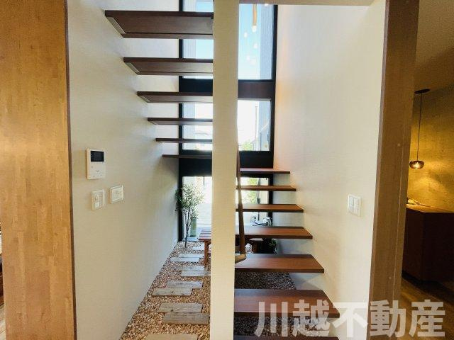 注文住宅のお手本になった展示場を家具付きフル装備で！の内装|SNSから当社の内側覗き見できますww