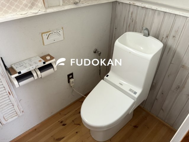 天童市本町二丁目【中古住宅】のトイレ|トイレは保温便座のウオシュレット付きで節水で経済的です。