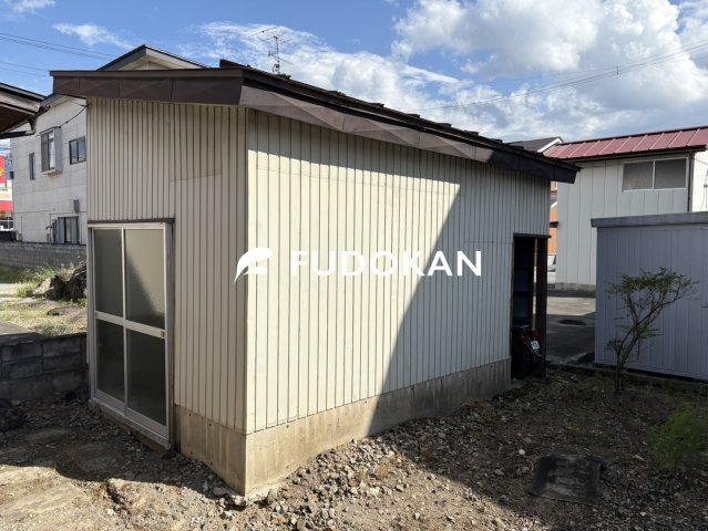 天童市本町二丁目【中古住宅】のその他|外部物置たっぷり収納出来ます！！