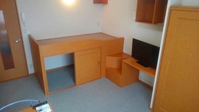 レオパレスパインブルームⅡの居間・リビング