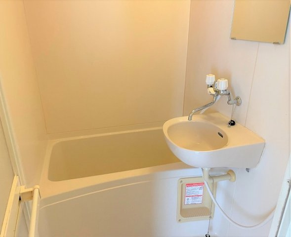 レオパレスグリーンドゥの浴室