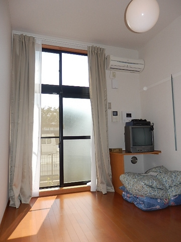 レオパレスホウセイ豊四季Ⅱの居間・リビング