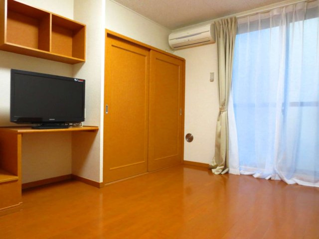 レオパレス沼南5の居間・リビング|ゆったり過ごせる居間です